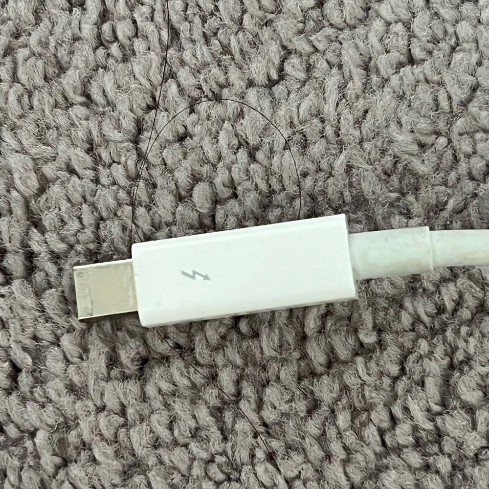 Apple A1433 Thunderbolt to Gigabit Ethernet Adapter - MD463LL/A